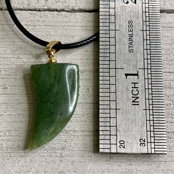 Vintage 1970's Green Jade Claw Pendant Necklace Adjustable Black Cord Chain 20" - Picture 6 of 6